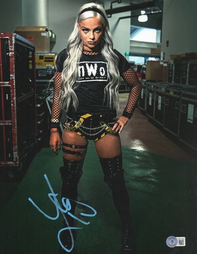 Liv morgan signed autograph - morgan,