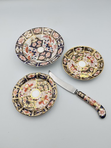 Royal crown derby 2451 plates - derby,