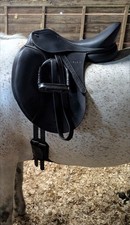 Tekna 17 Black Dressage Saddle Wide and Medium Wide Gullets Good Condition