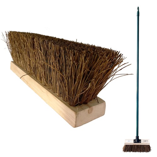 Outdoor broom with - with, handle