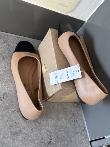 George beige and - beige, black