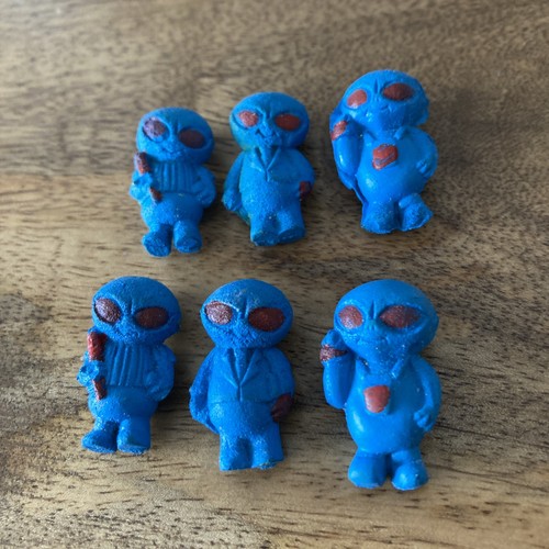 Blue alien figures - blue,