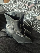 Schuh Black Leather Chain Zip Up Cowboy Style Ankle Boots Boots Uk  39   NWOT