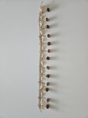 Gold pom - pom,