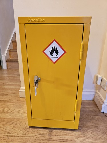 Manutan yellow lockable metal - manutan,