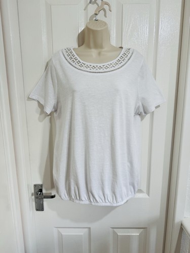 White crochet lace neck - white,
