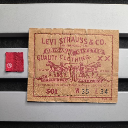 Vintage levi 501 - red, w35