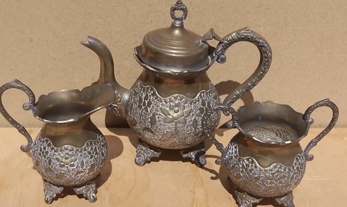 Vintage old antique brass tea - old,