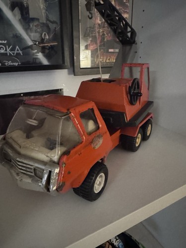 Red 1970s vintage tonka crane - red,