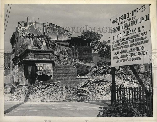 1961 press photo removal - 1961,