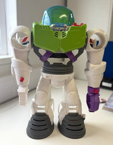 Buzz lightyear - buzz,