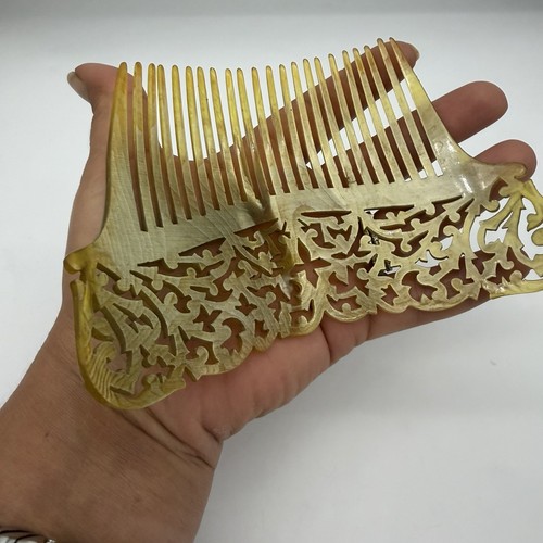 Vintage art deco hair comb - art,