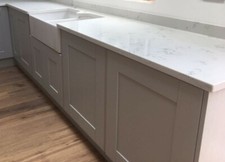 WHITE MARBLE EFFECT GREY VEINS