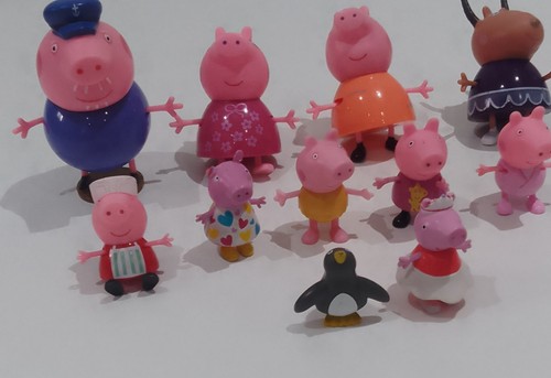 Peppa pig figures assorted - peppa,
