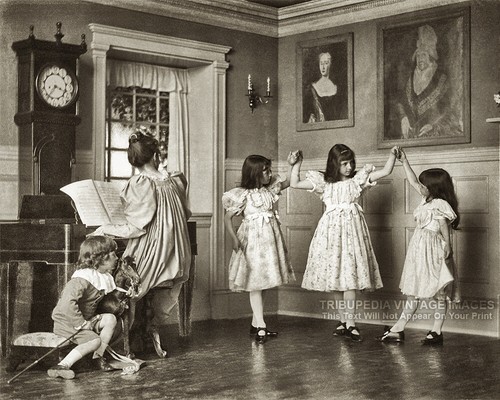 Vintage 1895 photo - three, girls
