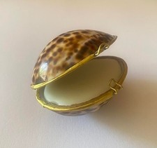 Solid Perfume in Shell Compact