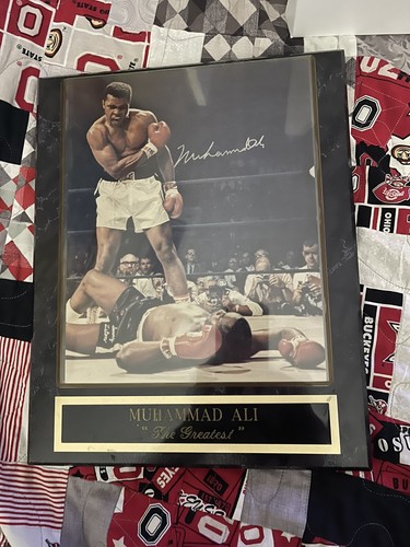Muhammad ali signed 8x10 photo - signed,