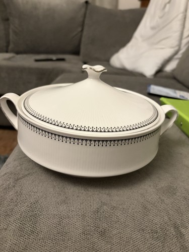 Vegetable tureen with lid - with,