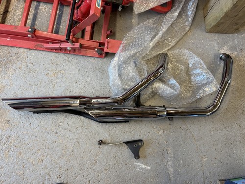 Screaming eagle twin exhaust - screaming,