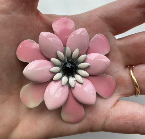 Vintage metal pink daisy - vintage,