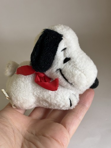 Vintage snoopy plush - snoopy, 3.5”