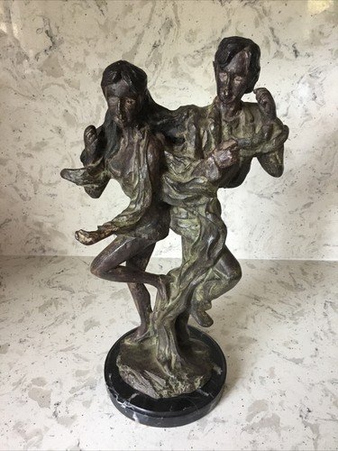 Dancing couple sculpture - couple,