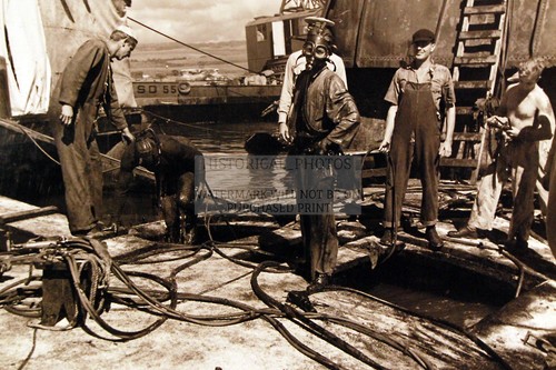 Uss arizona divers salvage - uss,