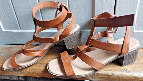 New look tan - new, 6