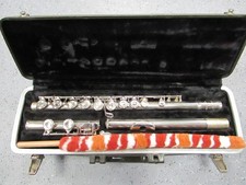 Selmer Bundy Flute & Carry