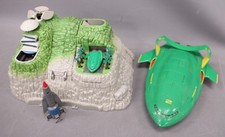 2004 THUNDERBIRDS DX Tracy Island Playset w/ Thunderbird 1 & 2 Toys - M04