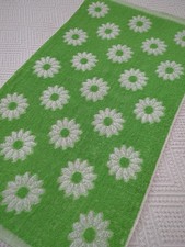 Vintage Towel Flowers Green White Daisy Floral Hand Towel Retro 70s 80s