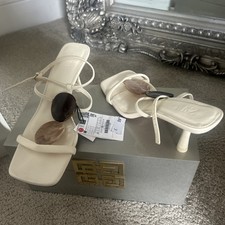 Leather Strappy Pebble Stone