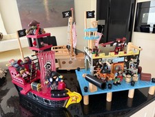 Le Toy Van fort & 2 pirate