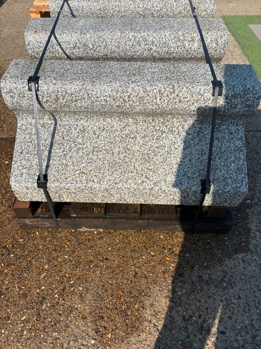 Silver grey granite - silver, kerbs