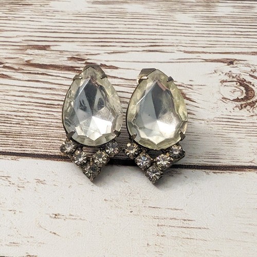 Vintage clip earrings - on,