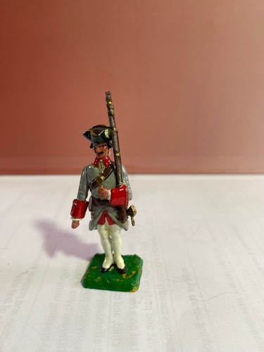 Casting lead figure - casting,