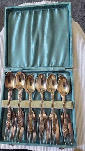 Epns silver plate 12pc spoon - plate,