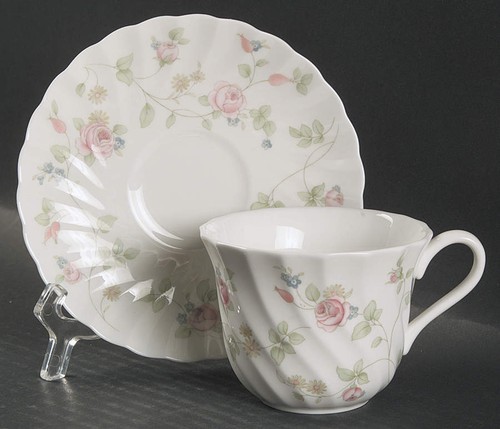 Wedgwood rosehip cup - wedgwood, saucer
