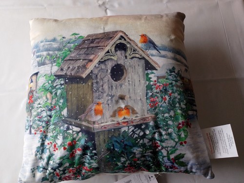 Robins with nestbox - with,