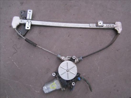 Rear right window - rear,