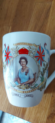 Queen elizabeth golden - queen,