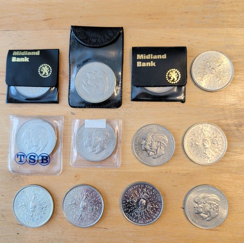 Commemorative crown coins - 12,