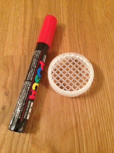 Queen cage and red marker - cage,