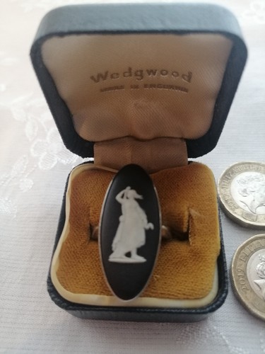 Vintage 1975 wedgwood - wedgwood, black
