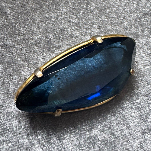 Signed sphinx gold tone brooch - tone,