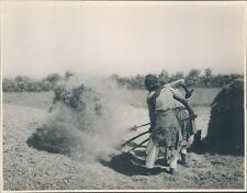 Orig 1930 Photo North West frontier India Tribesmen Chaffing Corn 8x7 inch RAF