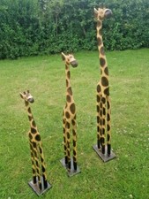 STUNNING HAND CARVED GIRAFFE