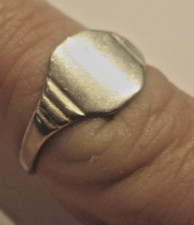 STERLING SILVER VINTAGE LADIES RECTANGULAR STEPPED SHOULDER SIGNET RING SIZE O