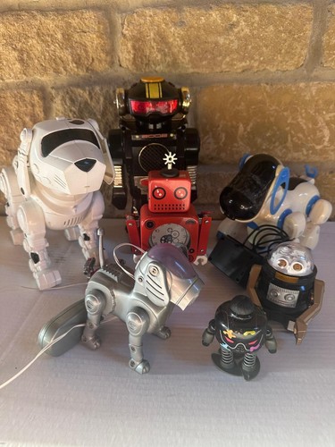 Vintage robots space - &,
