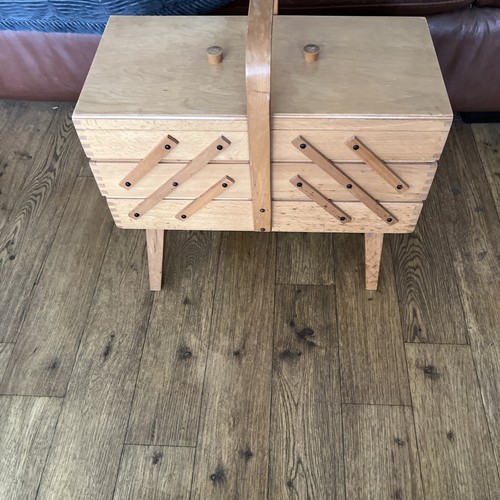 Wooden tier cantilever - tier,